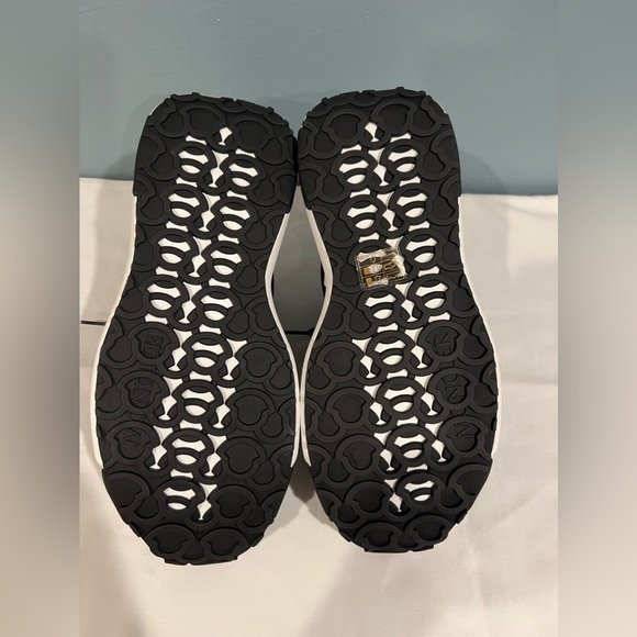 Moncler Womens Lunarove Low-Top Sneakers - Picture 11 of 16